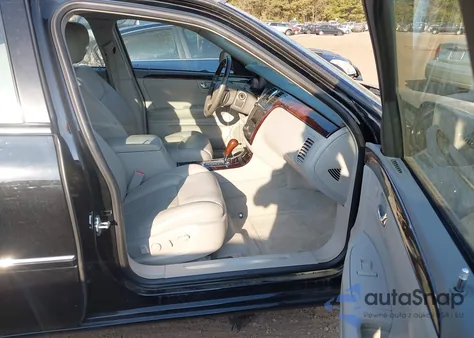 2011 Cadillac Dts Premium Collection z USA, uszkodzony, nr VIN 1G6KH5E67BU117648